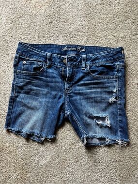 American Eagle Hipster Women’s Size 10 Distressed Denim Jean Shorts 5” Inseam